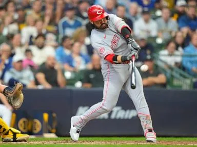 Eugenio Suárez hits a 3-run homer to lift Reds past Brewers 4-3 and avoid a winless road trip