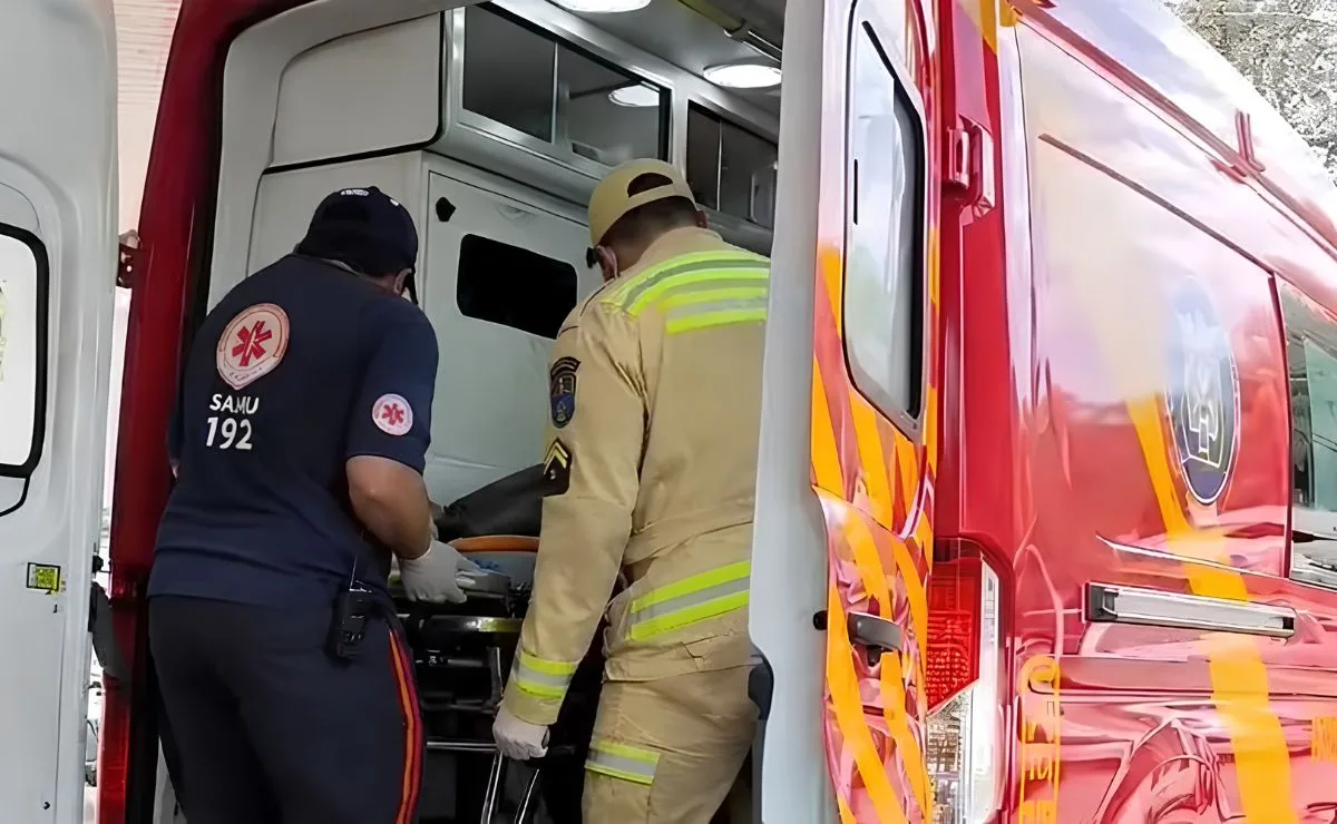 Homem é baleado por atiradores em carro e corre até universidade para pedir socorro em Foz do Iguaçu