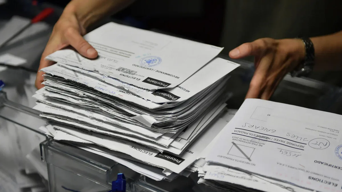 El PP vuelve a la carga contra la ley de nietos y pide explicaciones en el Senado sobre el incremento del censo del voto exterior