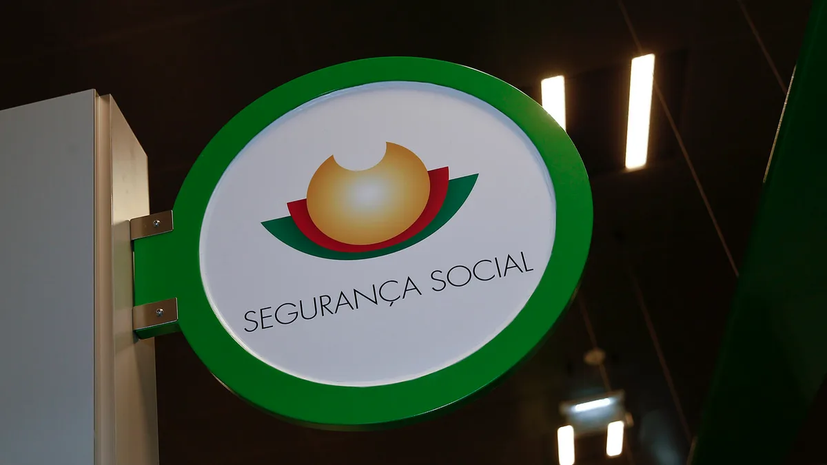 Almofada das pensões renderia mais do dobro sem amarras da dívida pública