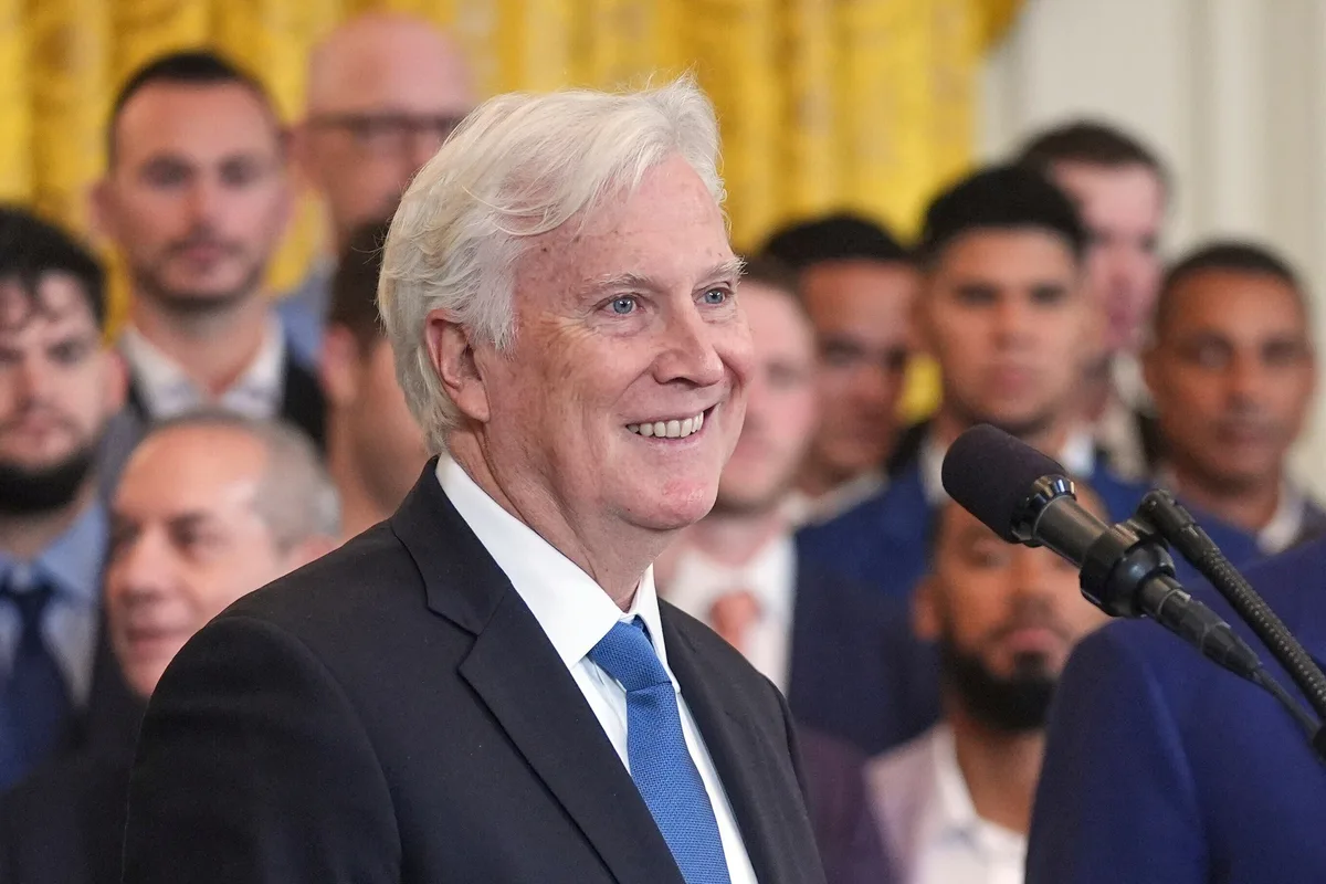 En medio del escándalo que involucra a financistas argentinos, el magnate Mark Walter negocia vender su participación en el Chelsea