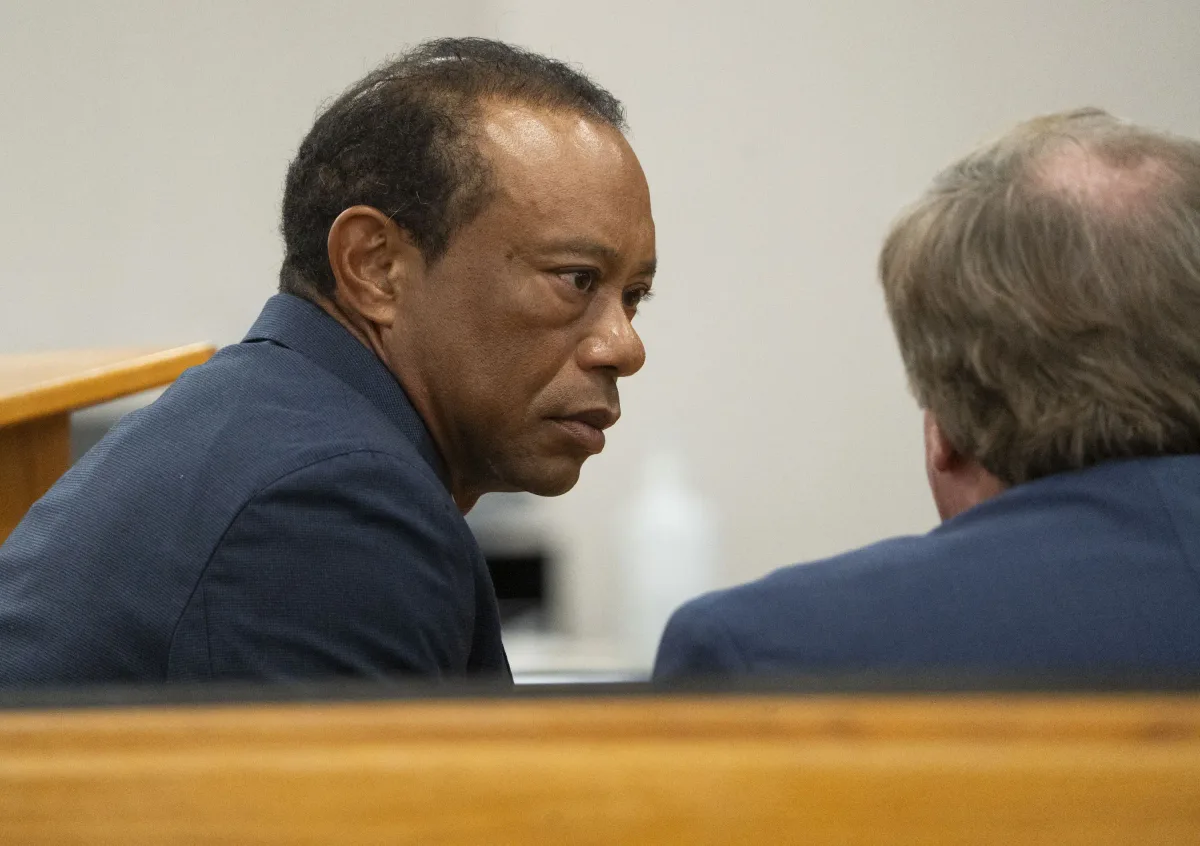 Tiger Woods se declara culpado de direção imprudente após acidente de carro nos EUA