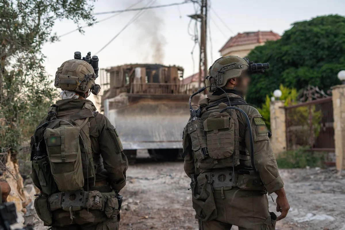 Israel explode e incendeia casas em cidades no sul do Líbano