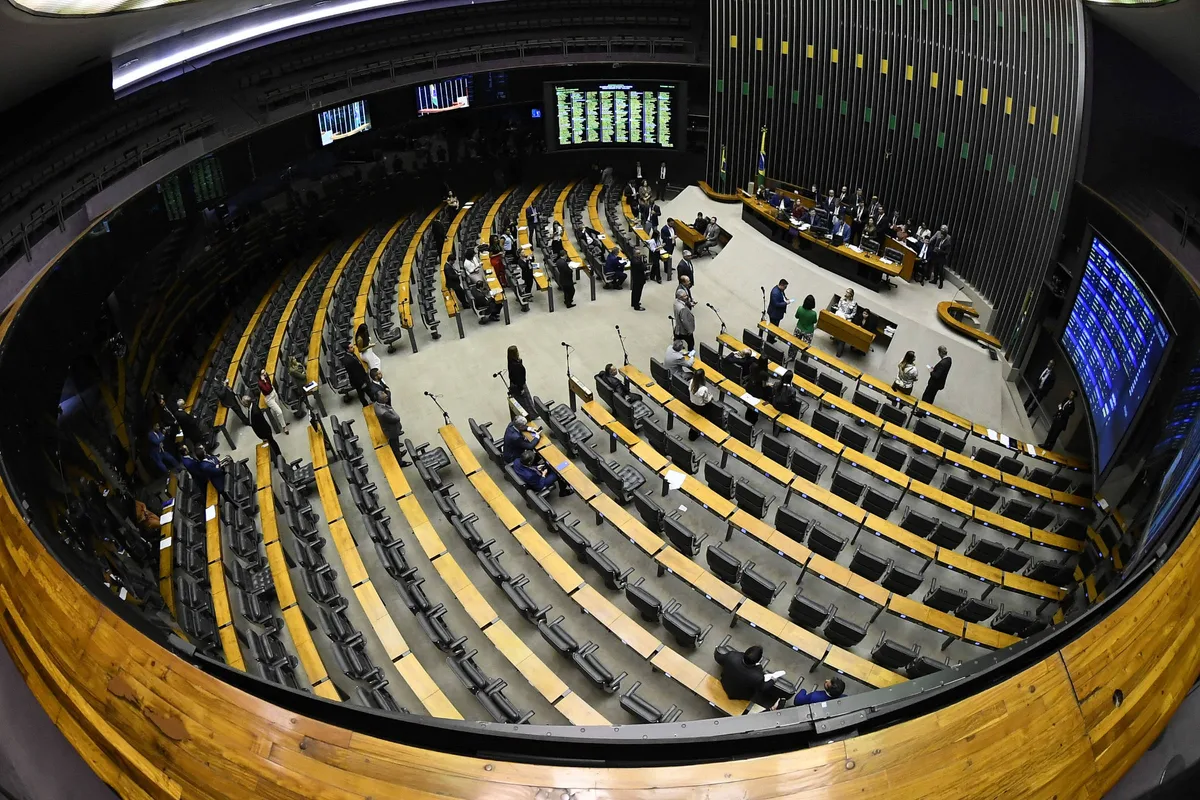 Concentração de pagamentos de emendas no começo do ano muda trajetória fiscal, diz IFI