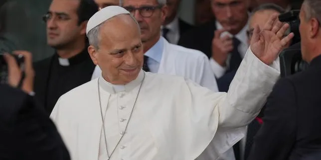 Le pape Léon XIV, jugé « apte » à quitter l’hôpital, est de retour au Vatican, quatre jours après son opération au poumon