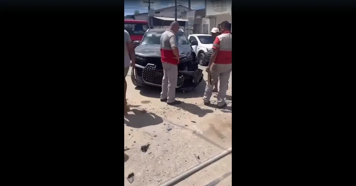 VLT bate em carro em Jaboatão dos Guararapes; é o 2º acidente do tipo no mesmo bairro em uma semana
