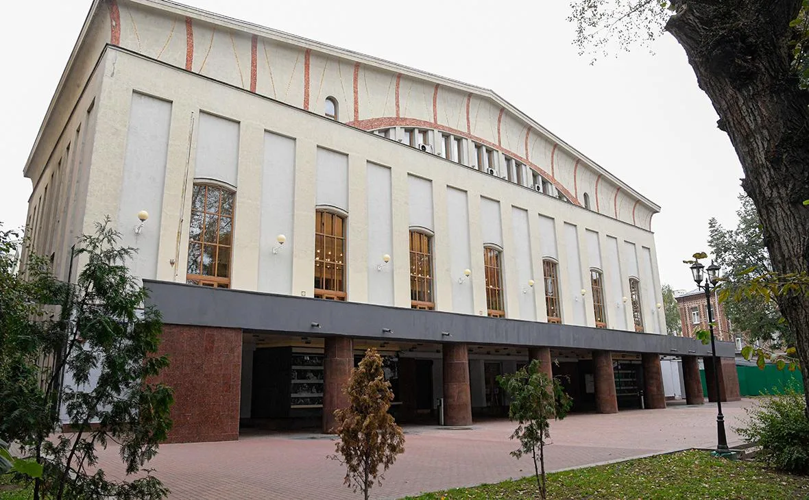 Зрители застряли в лифте Театра имени Моссовета в центре Москвы