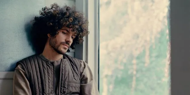 Dans son album « Tyber », le musicien FKJ raconte ses voyages intérieurs