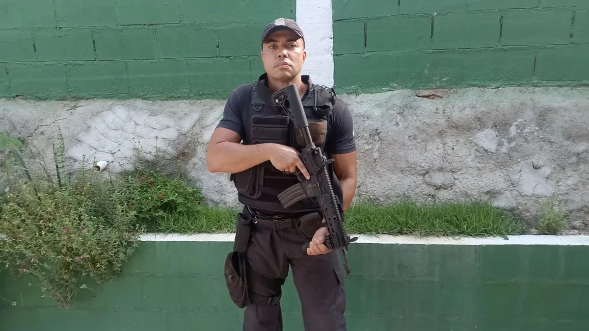 Policial penal é preso suspeito de entrar com droga em presídio do ES em troca de R$ 1 mil