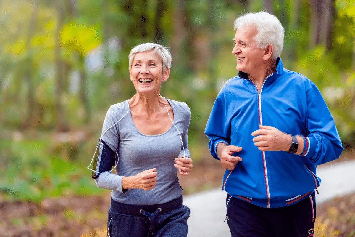 O que muda na mobilidade com a idade? Veja como cuidar do corpo dos 30 aos 70 anos