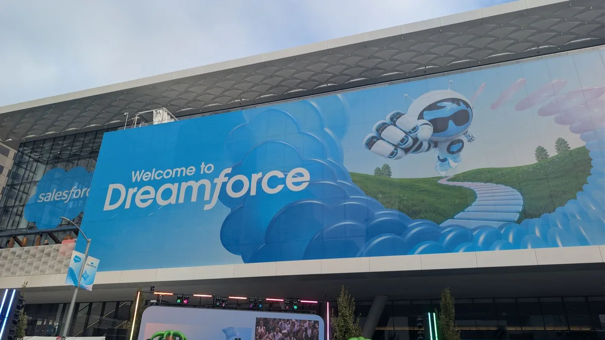 Salesforce prevê “fim do software que faz os humanos fazerem o trabalho todo”