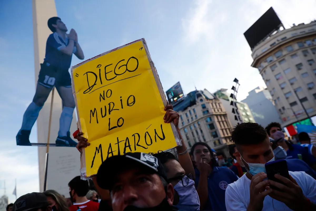 Médicos ignoraram sinais de insuficiência renal antes de Maradona morrer, revela depoimento