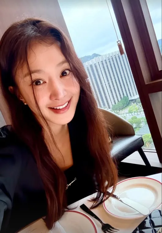 "누가 44살이라고 보겠어"…이시영, 레스토랑 밝힌 충격적인 '동안 미모'