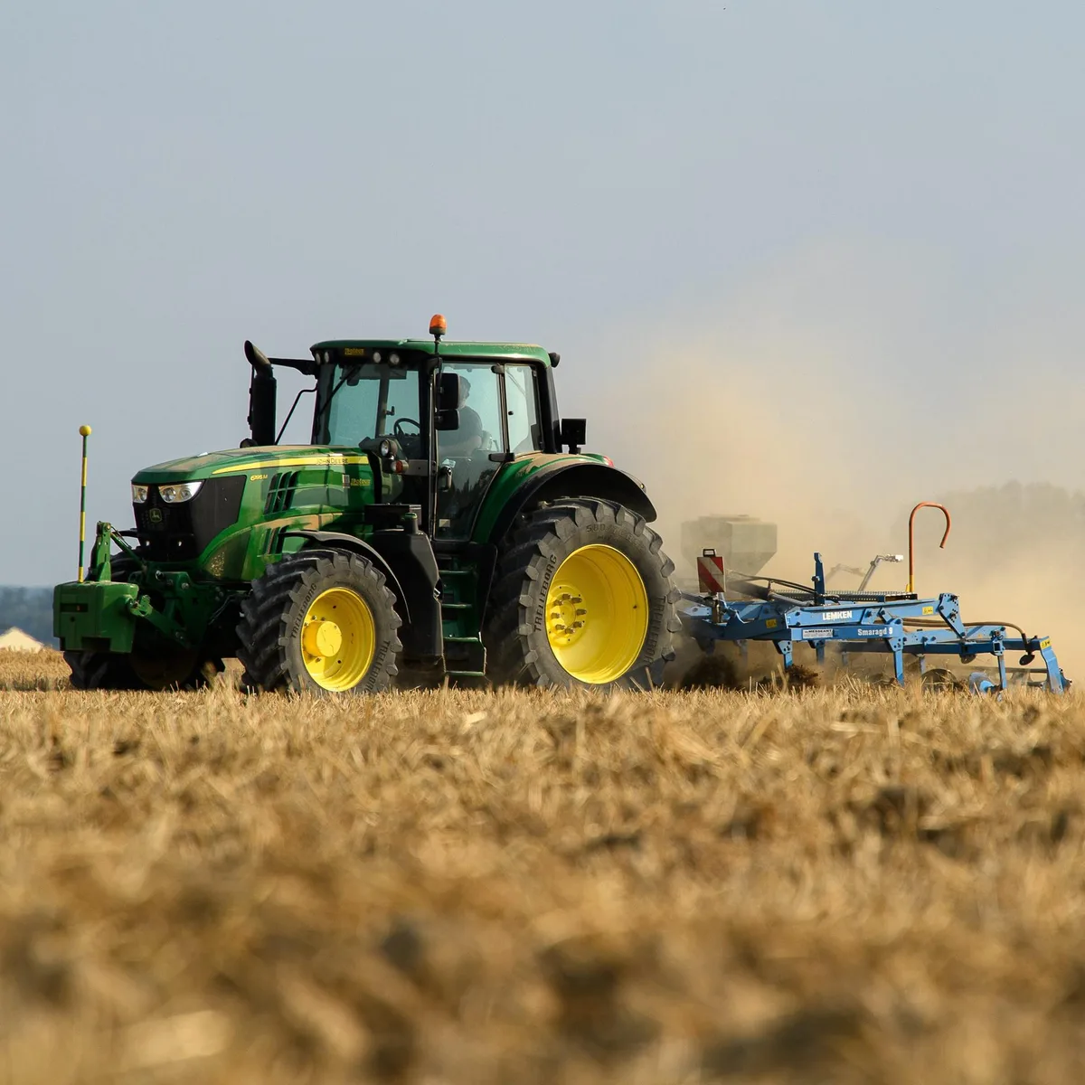 Hohe Kraftstoffpreise - Frankreich verlängert Tankzuschüsse für Landwirtschaft, Baugewerbe und Fischerei