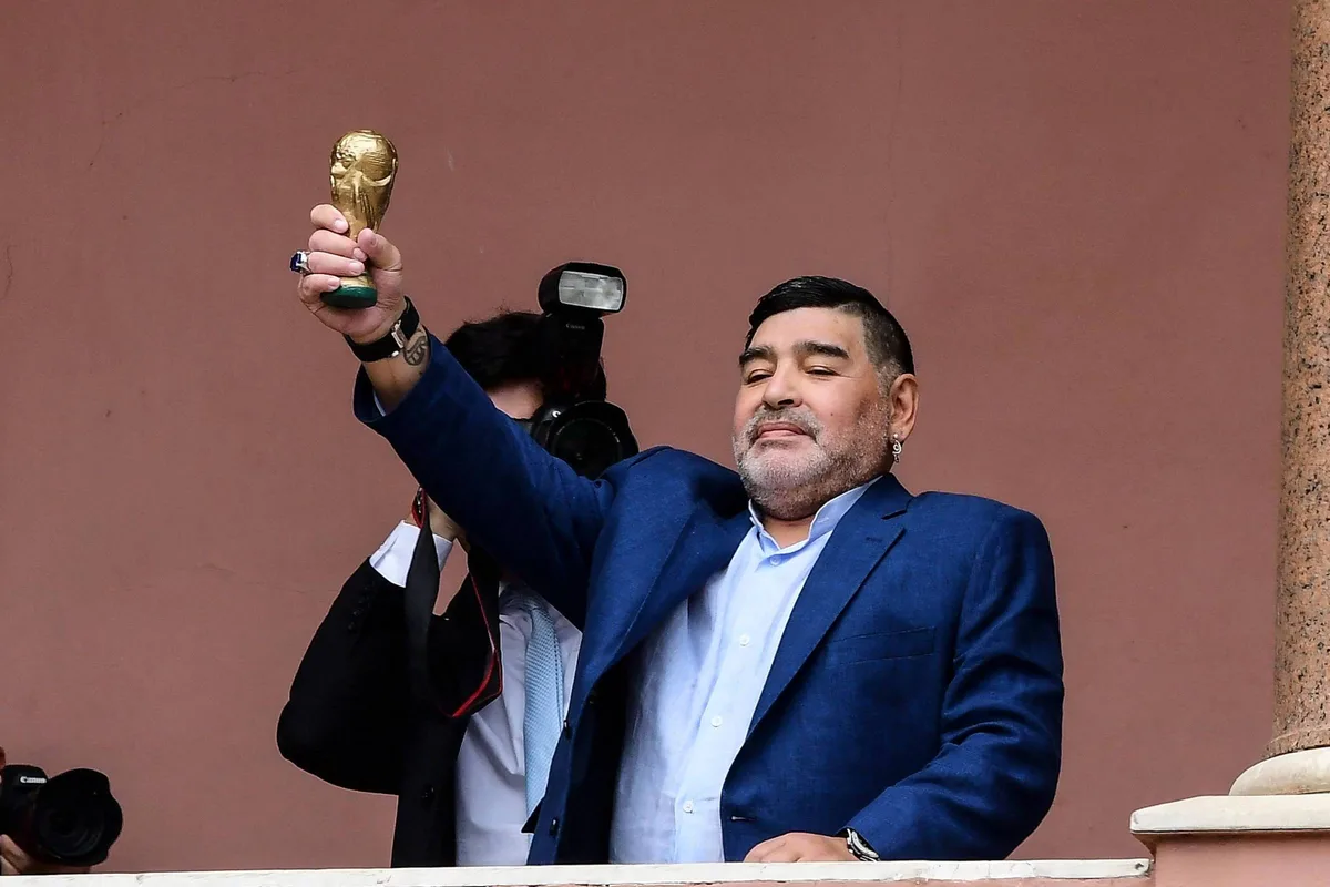 Médicos deveriam ter 'mudado a abordagem' em relação aos sintomas de Maradona, diz perito