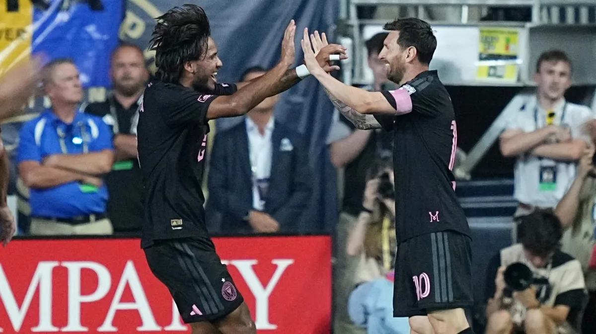 Mirada al cielo y abrazo con sus compañeros: el emotivo festejo de Lionel Messi en su vuelta al gol en Inter Miami