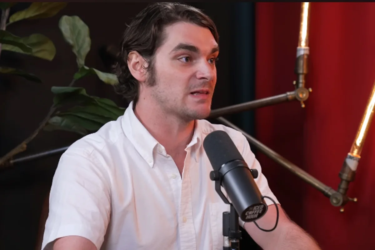 RJ Mitte perdeu dinheiro que ganhou em Breaking Bad por golpe da empresária