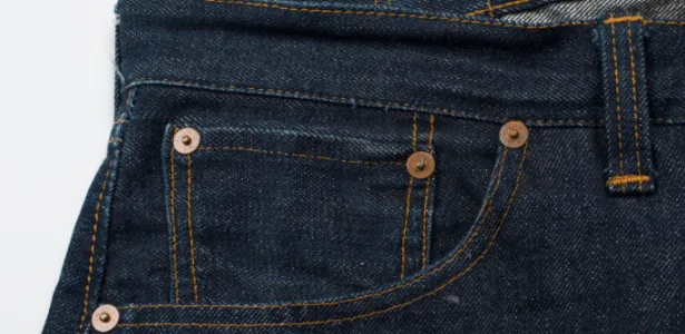 Além da estética: para que serve o pino metálico nos bolsos da calça jeans?