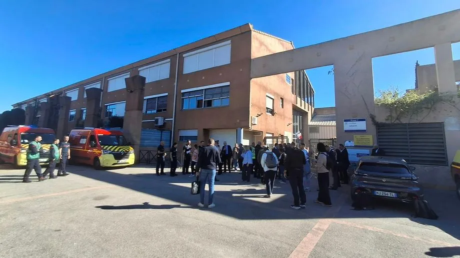 Le principal et une professeure d'un collège d'Aubagne blessés par un tir de fusil de chasse, un collégien interpellé