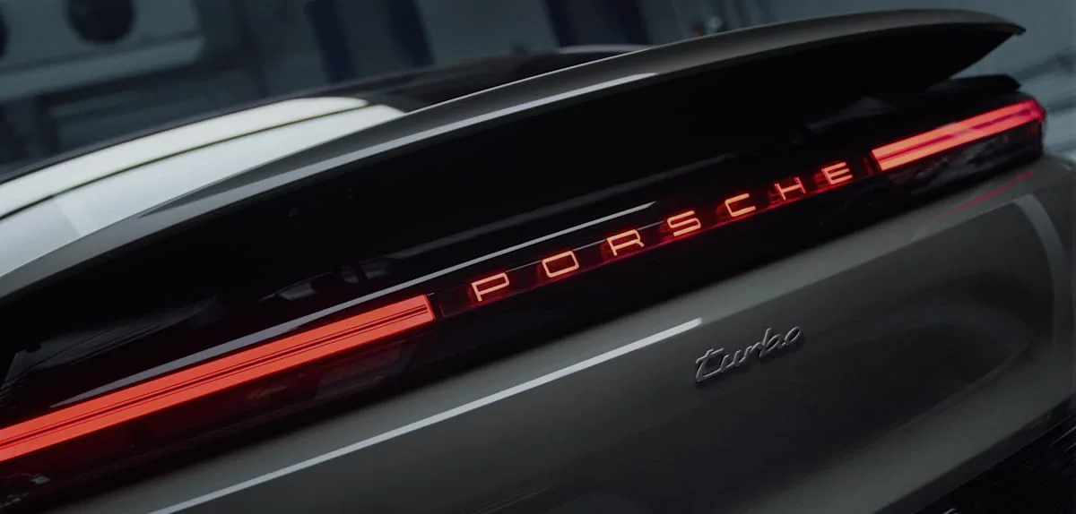 Scheitert Porsche wieder? Der neue Elektro-Gigant im ultimativen 900-Kilometer-Test