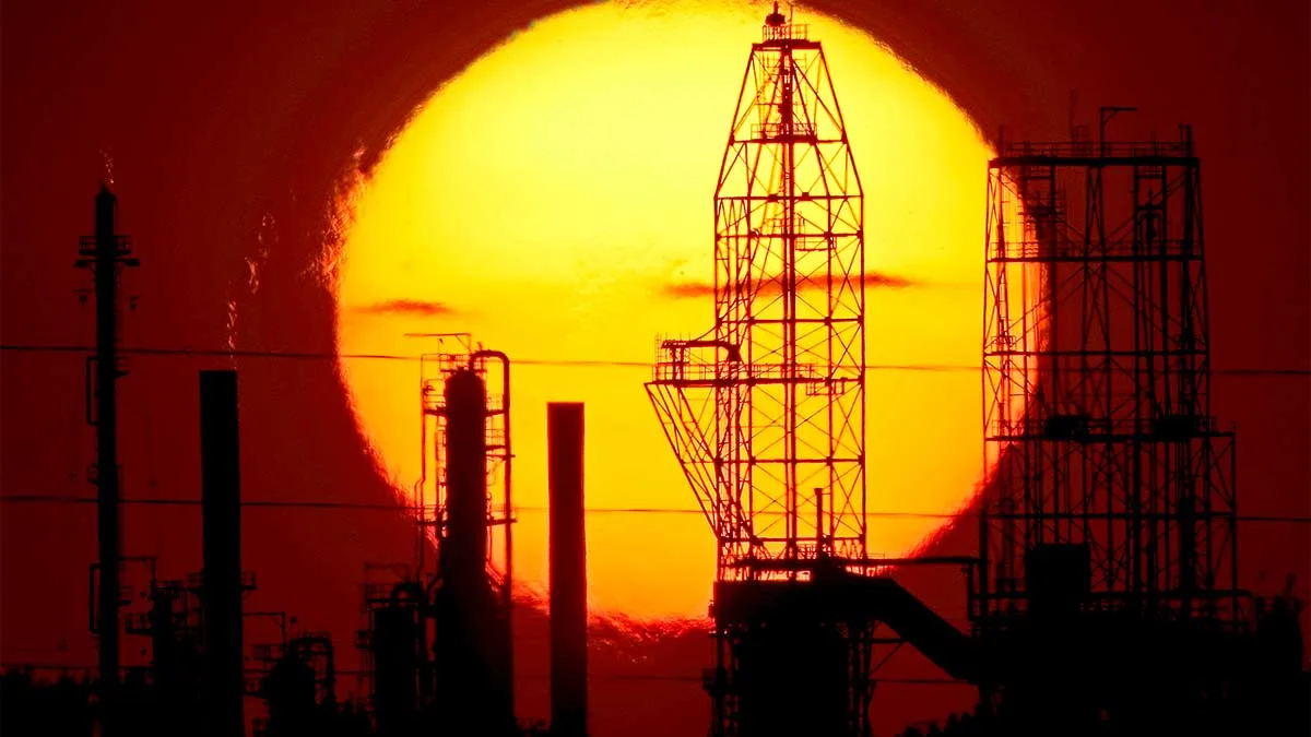 Казахстанский НПЗ "Конденсат" будет перерабатывать российскую нефть и направлять в РФ 30% топлива