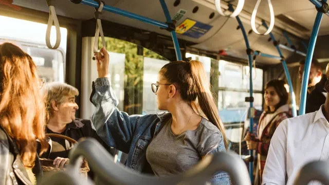 Escola. Dois passes que "ajudam a tornar deslocações mais acessíveis"