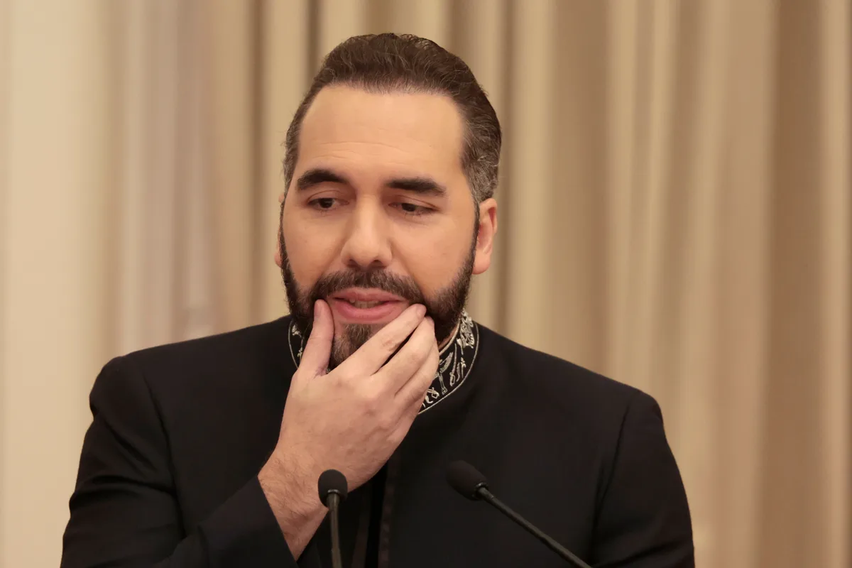 Nayib Bukele aclara que no liberará a la mitad de los presos, sino que "revisará" los casos de 10.000 colaboradores de las pandillas