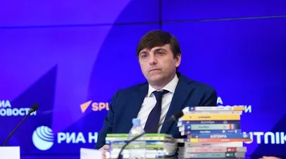 Кравцов: с 1 сентября школьникам запретят использовать телефоны на уроках