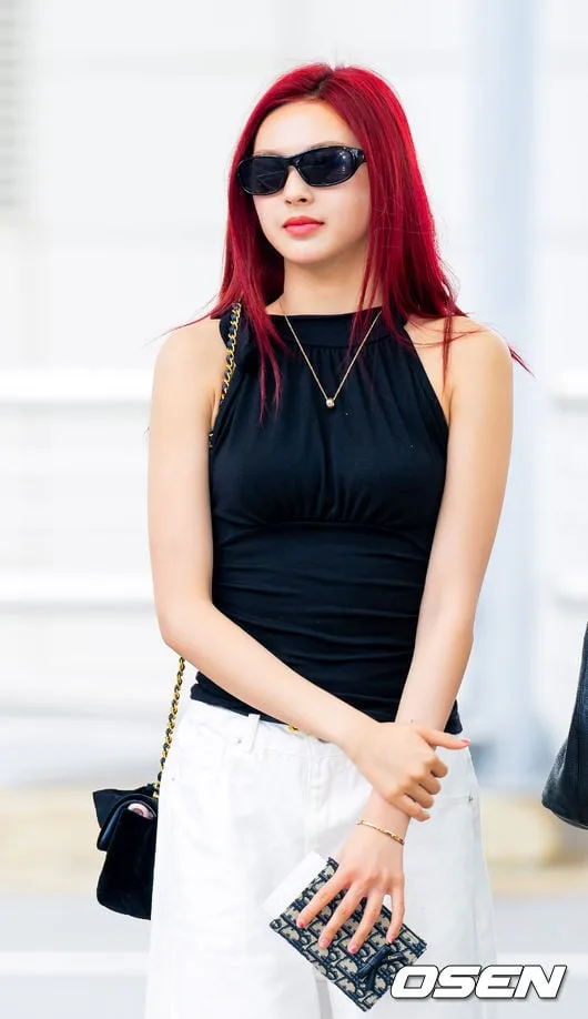 [사진]베이비몬스터 치키타,'강렬한 레드 헤어 컬러'