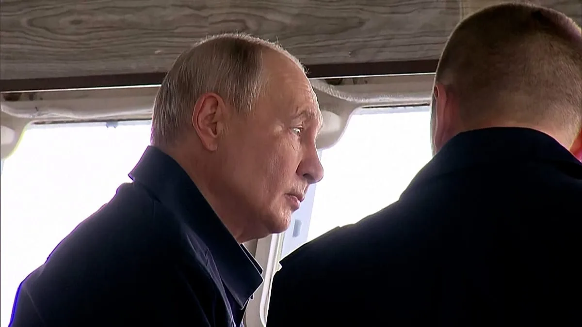 Rússia: Putin assiste a exercícios navais perto da ilha de Sacalina