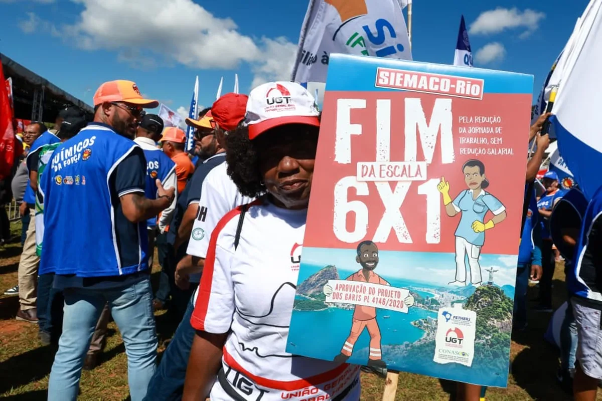 Entenda os pontos da PEC do fim da escala 6x1 aprovada na CCJ do Senado