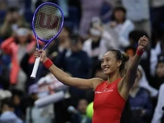 Tennis. WTA de Pékin : hors du top 100 au printemps, la championne olympique Zheng bat Svitolina et se hisse en demies