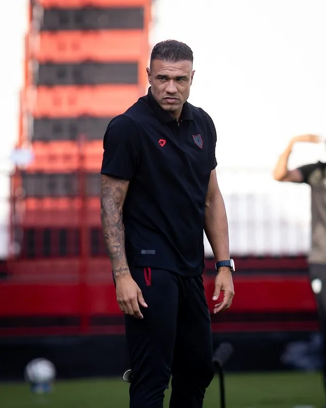 Roger Silva critica falta de efetividade do Atlético-GO em empate contra o Sport