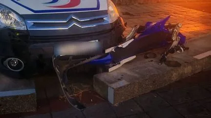 Le jeune motard blessé dans la collision avec une voiture de police à Saint-Pierre-des-Corps assure "avoir voulu s'arrêter", rapporte son avocat