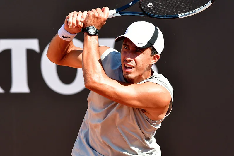 Sakamoto, Schiessl e Tosetto avançam às semifinais em Maringá