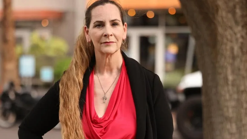 Une candidate démocrate au Congrès américain dénonce le viol qu'elle a subi alors qu’elle réparait un panneau de campagne