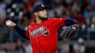 MLB: Robert Suárez, muy cerca de regresar a los Bravos de Atlanta