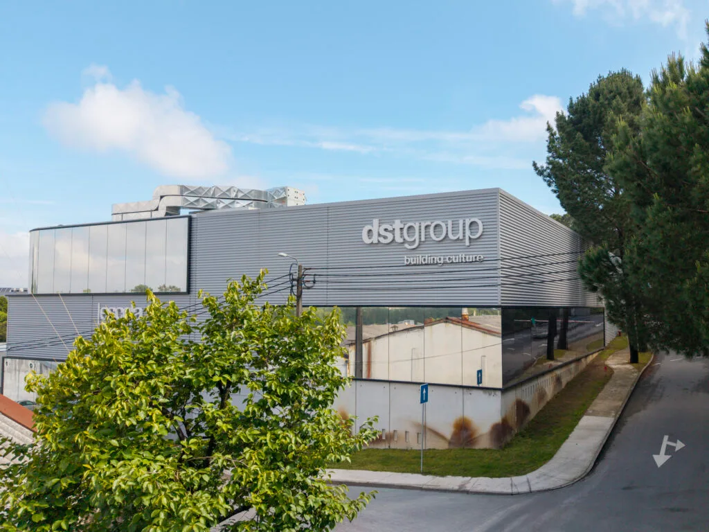 DSTgroup e UPCA reforçam parceria de oito anos com sete cursos técnicos para responder às necessidades do mercado