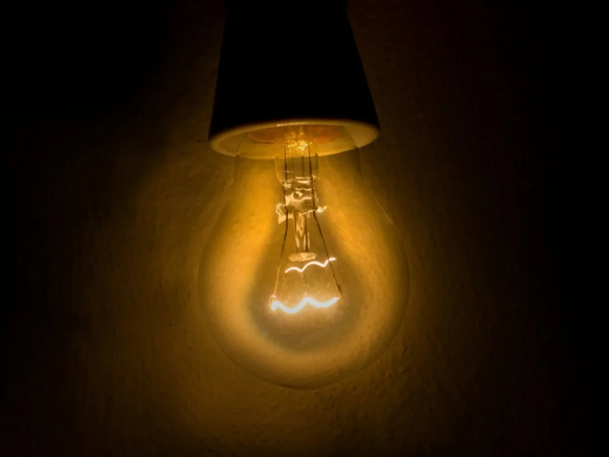 Ser comerciante y no tener electricidad: qué hacen los vendedores en el interior para mantener sus actividades
