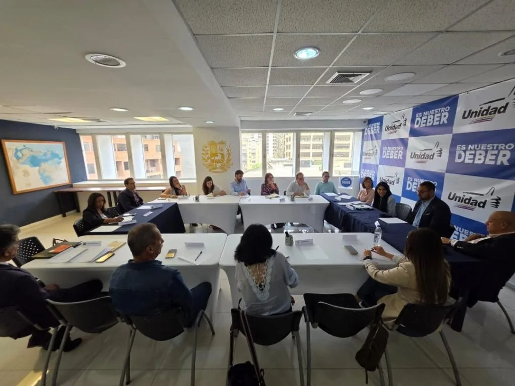 Plataforma Unitaria habla de presos políticos y persecución con representantes de HRW