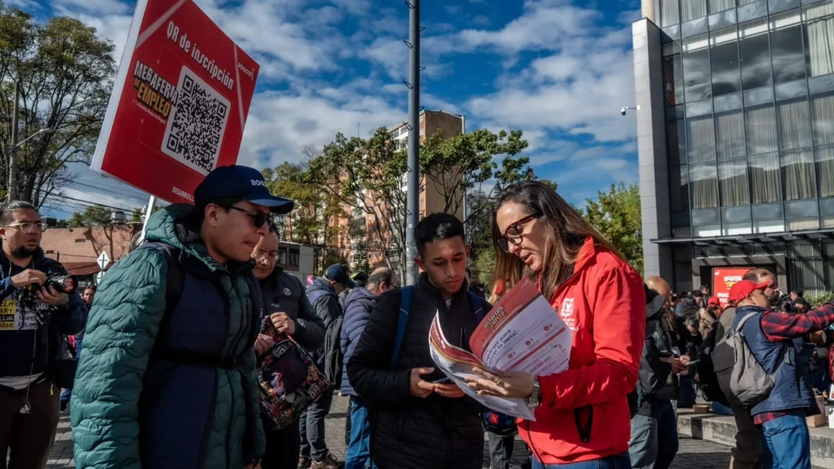 Megaferia de Empleo de Bogotá dejó 18.000 vacantes, la mayoría para jóvenes y sin experiencia: así continuará el proceso de contratación