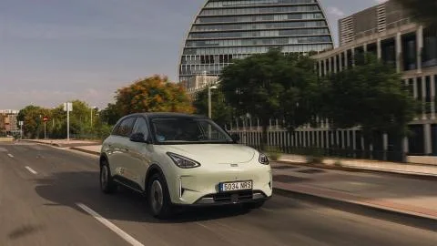El nuevo Geely E2 llega a España por 13.990 euros: un eléctrico compacto con hasta 345 km de autonomía