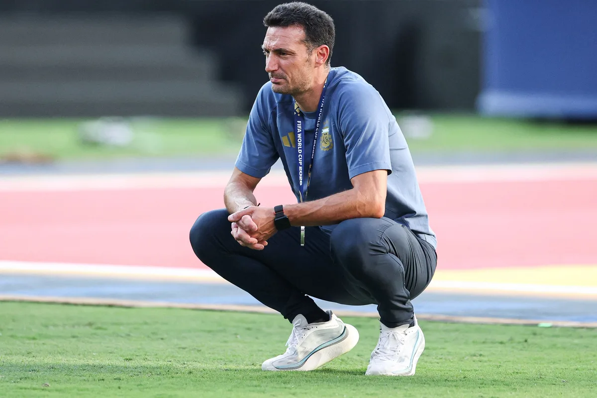 Scaloni se ganó el derecho a dudar, pero la selección no merece esperar a ver qué trae papá Noel