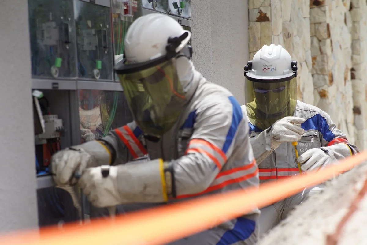 Fiscalização descobre que padaria furtava energia há 5 anos; dono foi preso