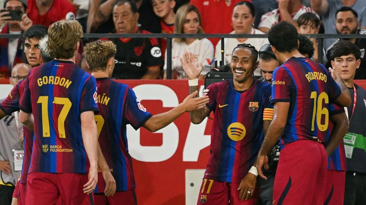 A Raphinha no hay quien le pare: el brasileño lidera al Barça en Sevilla con un hat-trick