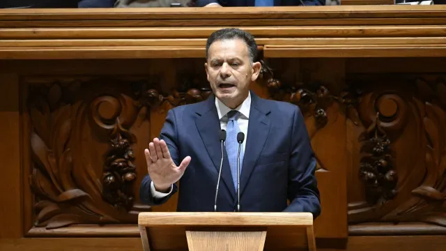 Sondagem: Medidas não "ajudam" AD, que continua a cair (PS e Chega sobem)