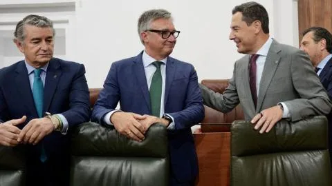 La oposición impugna el desentendimiento de Moreno con Ceuta y reclama acoger menores migrantes en Andalucía
