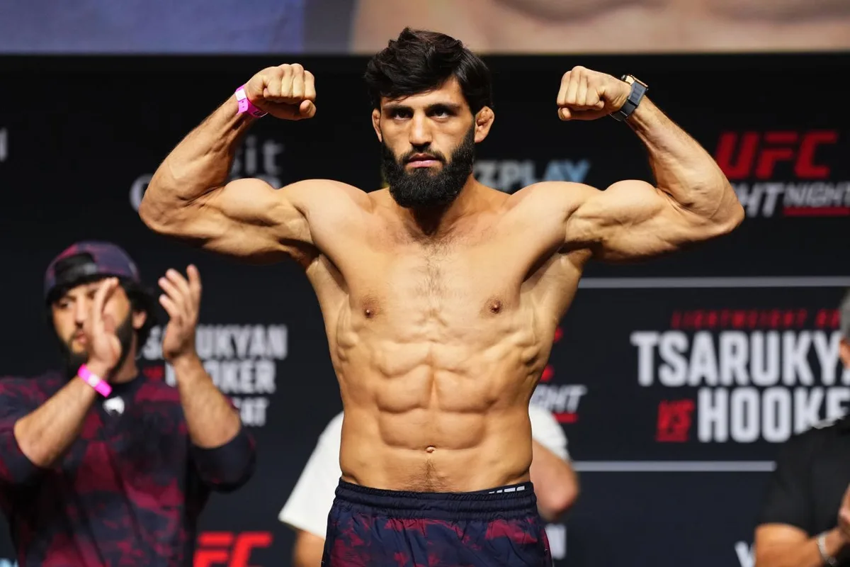 Кормье: вероятно, это было лучшее выступление Царукяна в UFC