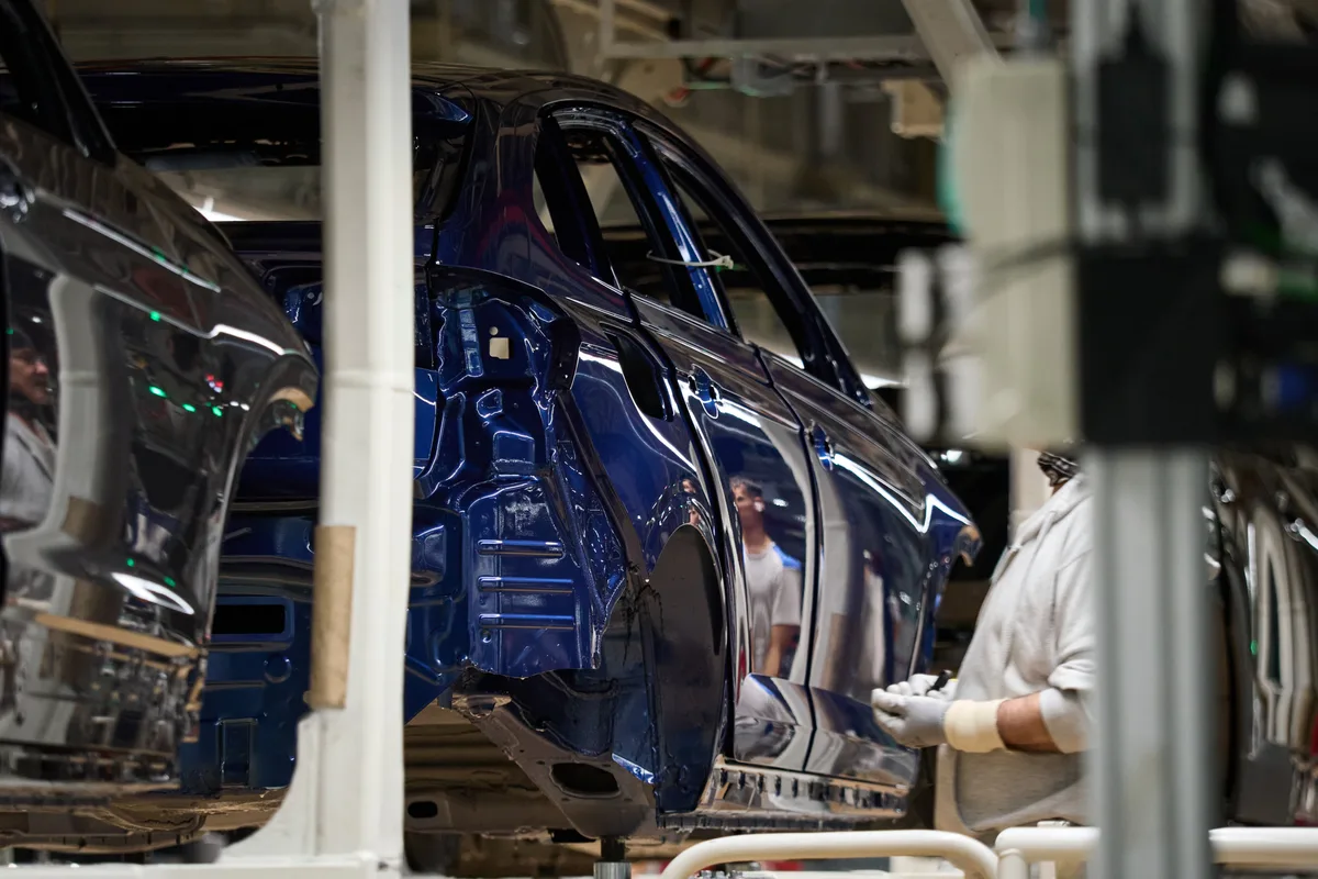 La producción de coches en España se encamina a su tercer año consecutivo de caídas en pleno cambio al vehículo eléctrico