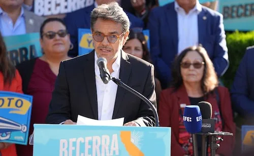 Eugenio Derbez advierte que la comunidad latina en EU está siendo intimidada para no votar; "juntos somos poderosos", dice